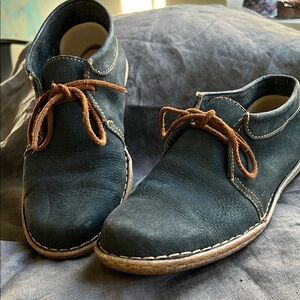 Born Nualla Dark Blue Leather Shoes